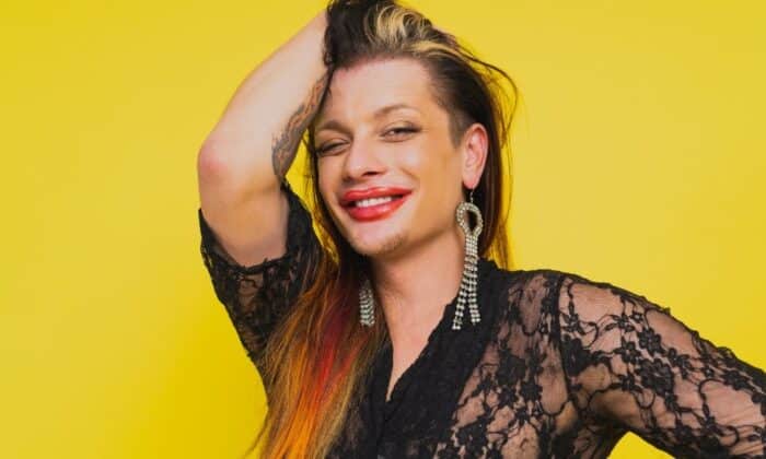 Une femme transgenre cherchant un partenaire chez le site de rencontre Jacquie et Michel trans