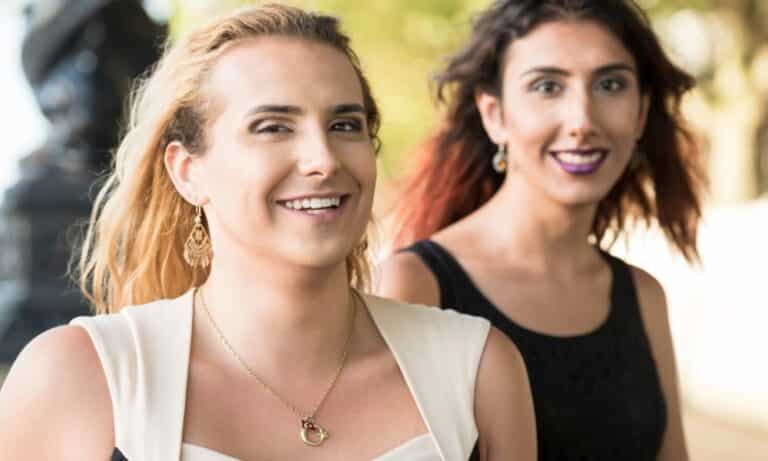 Des femmes trans inscrits sur le site de rencontre Jacquie et Michel trans